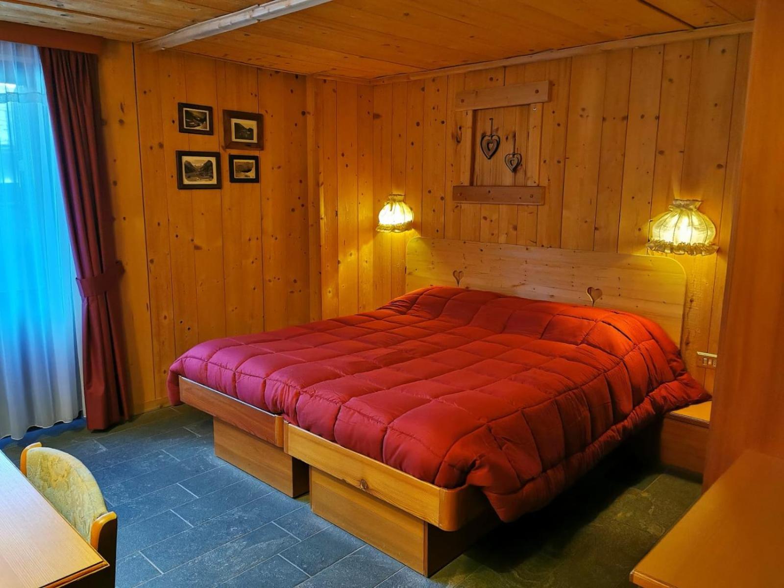 Hotel Gran Baita เกรสโซเนย์-เซนต์-ฌอน ภายนอก รูปภาพ