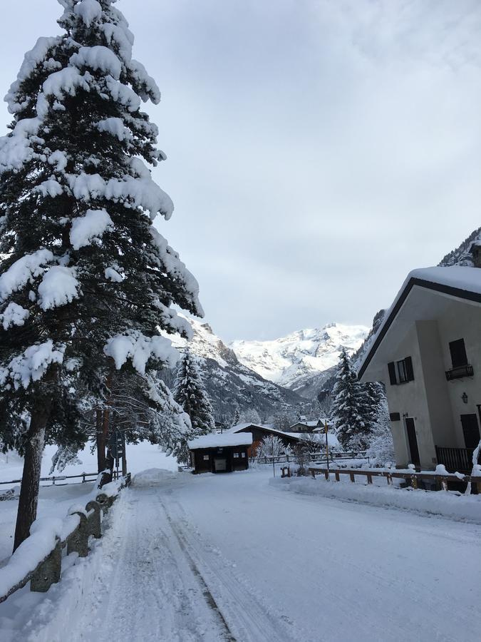 Hotel Gran Baita เกรสโซเนย์-เซนต์-ฌอน ภายนอก รูปภาพ
