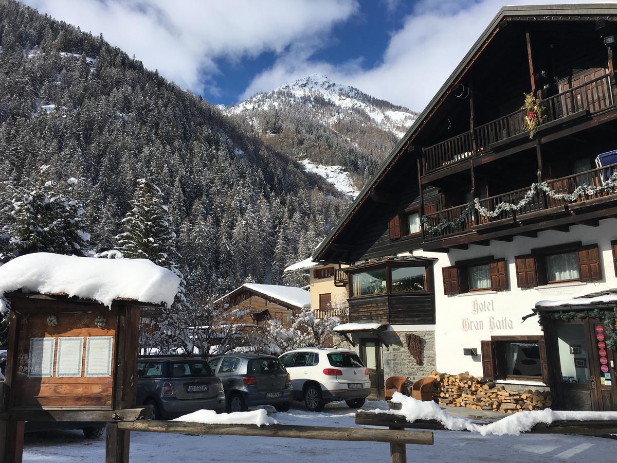 Hotel Gran Baita เกรสโซเนย์-เซนต์-ฌอน ภายนอก รูปภาพ