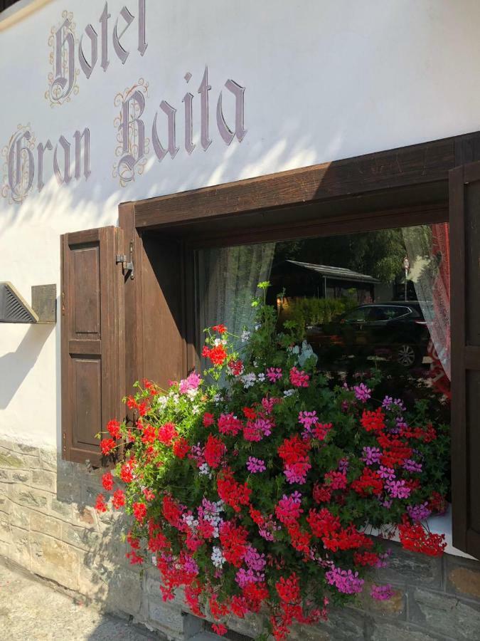 Hotel Gran Baita เกรสโซเนย์-เซนต์-ฌอน ภายนอก รูปภาพ